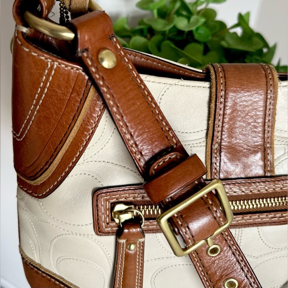 Coach Hampton Hobo EUC - Picture 8 of 15